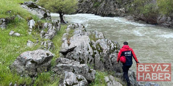Muş’ta çaya düşen kadını arama çalışmaları sürüyor