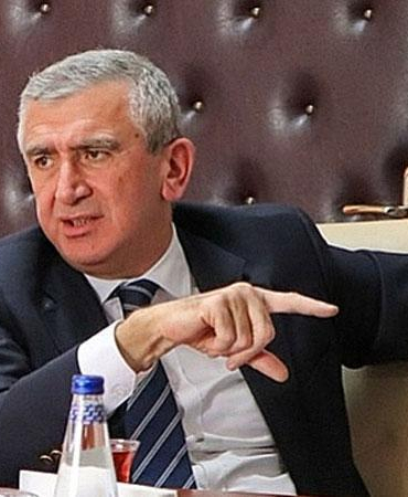 Akçakoca Belediye Başkanı Albayrak, gözaltına alındı