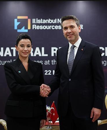 Bakan Bayraktar, Gürcistan Ekonomi ve Sürdürülebilir Kalkınma Bakanı Kvrivishvili ile görüştü