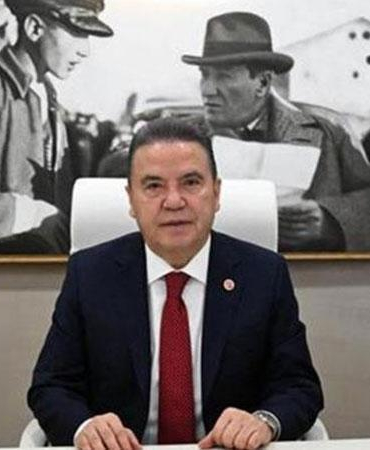 Muhittin Böcek’e bir dosyadan ev hapsi