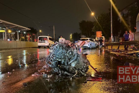 Refüje ve bariyerlere çarpan otomobilin motoru koptu: 1