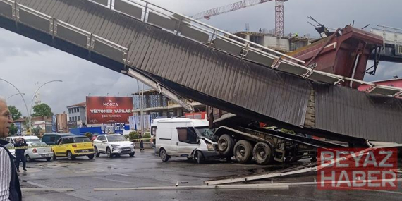 Damperi açık kalan kamyon üst geçide çarptı: 3 yaralı