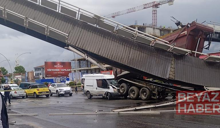 Damperi açık kalan kamyon üst geçide çarptı: 3 yaralı