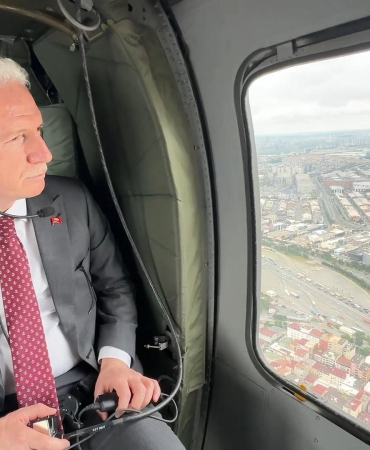 Vali Gül, bayram tatilinin ilk gününde İstanbul trafiğini havadan denetledi