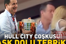 Hull City, Premier Lig'de! Acun Ilıcalı'ya eşi Ayça Çağla Altunkaya'dan aşk dolu 'tebrik' öpücüğü!