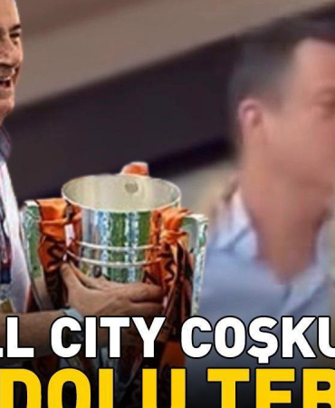 Hull City, Premier Lig'de! Acun Ilıcalı'ya eşi Ayça Çağla Altunkaya'dan aşk dolu 'tebrik' öpücüğü!