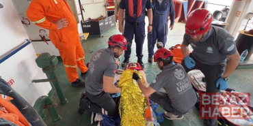 Marmara Denizi’nde gemide yaralanan personel tahliye edildi