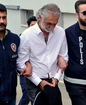 Yasa dışı bahis örgütünün kuryeleri, aklanan milyonlarca lirayı 5 liralık banknotla teslim almış
