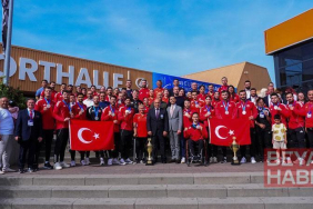 Bakan Bak’tan milli karatecilere tebrik