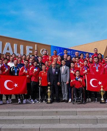 Bakan Bak’tan milli karatecilere tebrik