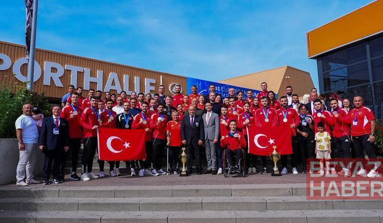 Bakan Bak’tan milli karatecilere tebrik