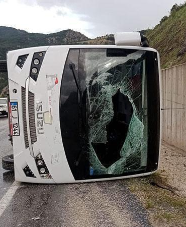 Tokat’ta midibüs ile itfaiye aracı çarpıştı: 4 yaralı