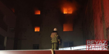 İzmir’de 5 katlı ayakkabı imalathanesinde çıkan yangın söndürüldü