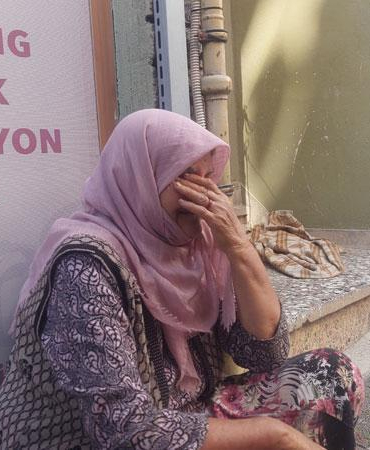 Tezgahta lafa tutup, torunlarının bayramlık parasını çaldılar