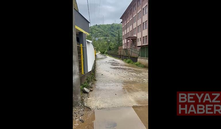 Rize’de sağanak; çay fabrikası ile inşaat alanını su bastı