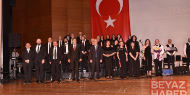 Doktor, hemşire ve hastane çalışanlarından Türk halk müziği konseri