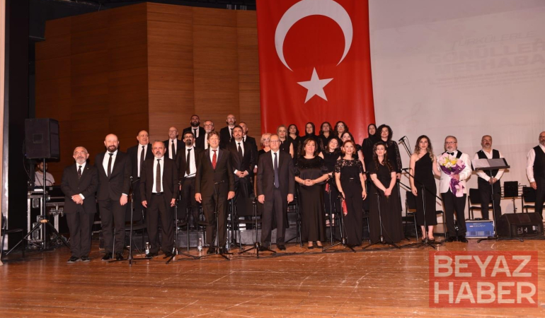 Doktor, hemşire ve hastane çalışanlarından Türk halk müziği konseri