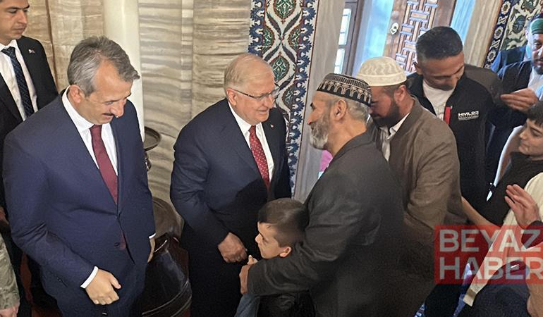 Bakan Güler, bayram namazını Selimiye Camisi