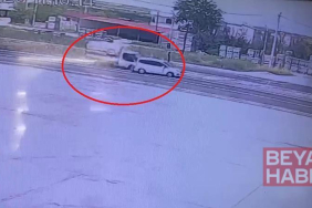 Kurbanlık yüklü kamyonetle hafif ticari aracın çarpıştığı kaza kamerada: 4 yaralı
