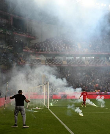 Meşaleli final sonrası Trabzonspor ile Konyaspor, PFDK'ya sevk edildi