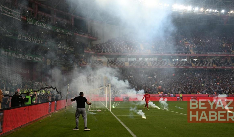 Meşaleli final sonrası Trabzonspor ile Konyaspor, PFDK'ya sevk edildi