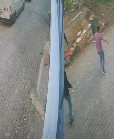 Kesilmek üzereyken kaçan boğa güçlükle yakalandı; o anlar kamerada