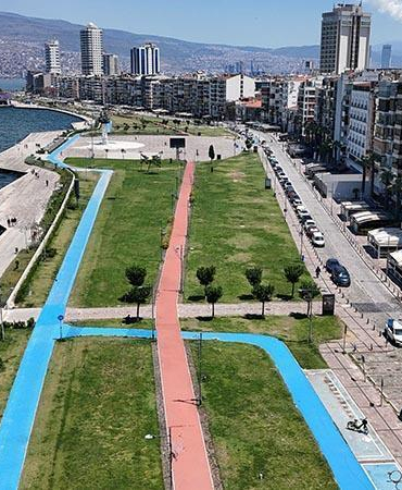 İzmir’de Kordon boş kaldı