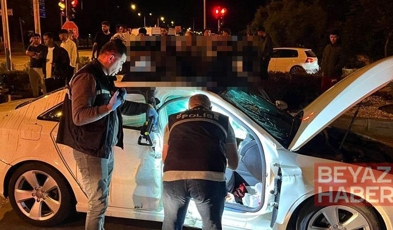 Motosikletle otomobil çarpıştı: 1 ölü, 3 yaralı