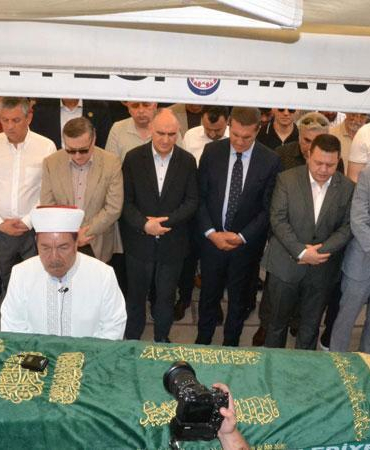 Özgür Özel, amcasının cenazesine katıldı
