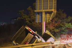 İzmir’de su kanalına girip takla atan hafif ticari araç şarampole devrildi: 2 ölü