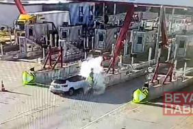 Otoyol gişelerine çarpan otomobildeki karı-kocayı ölüm ayırdı; kaza anı kamerada