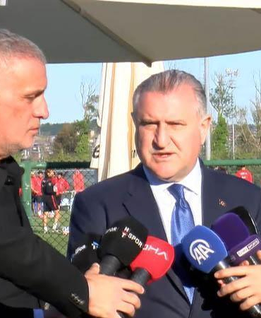 Bakan Bak, A Milli Futbol Takımı’nın antrenmanını takip etti