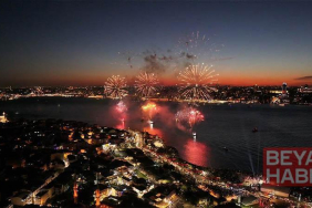 İstanbul Boğazı’ndaki havai fişek gösterisi havadan görüntülendi