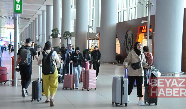 Tatilcilerin dönüşü başladı; İstanbul’daki havalimanlarında 2 bin 470’in üzerinde uçuş bekleniyor
