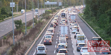 Anadolu Otoyolu Düzce geçişinde trafik durma noktasında