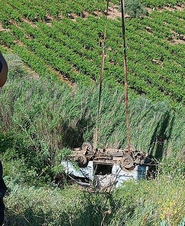 Uçuruma düşen hafif ticari aracın sürücüsü öldü