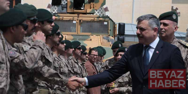 Bakan Çiftçi, özel harekat polisleriyle bayramlaştı