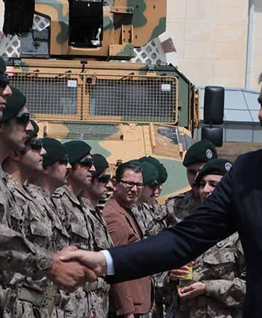 Bakan Çiftçi, özel harekat polisleriyle bayramlaştı