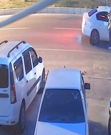 Oto galeriye silahlı saldırı kamerada