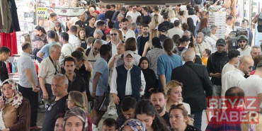Bayram tatilinin son gününde Eminönü’nde alışveriş yoğunluğu