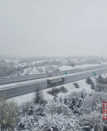 Bolu'da kar ulaşımı aksattı
