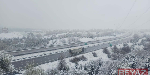 Bolu'da kar ulaşımı aksattı