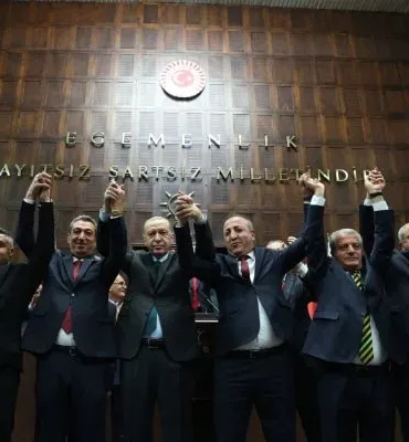 AKP'nin etkili ismi bile belediye başkanı transferlerine isyan etti: Halkın şöyle diyeceğini mi düşünüyorsunuz?