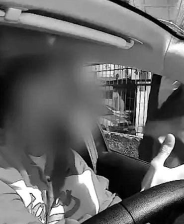 Adana'da taksici vahşeti: Aracın önünü kesip sürücü ve kadına korku dolu anlar yaşattılar