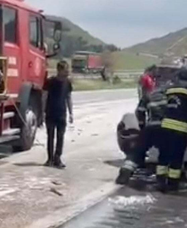 TIR dehşeti! Otomobilde sıkışan çift feci şekilde can verdi