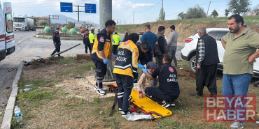 İki otomobil kavşakta çarpıştı: 3 yaralı