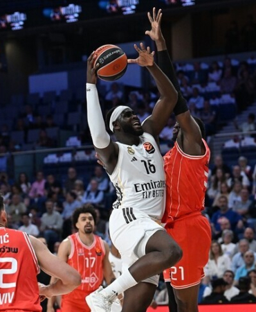 Real Madrid, sahasında Hapoel IBI Tel Aviv'i 102-75 mağlup etti