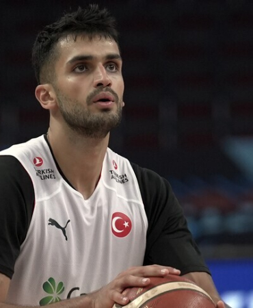 Milli basketbolcu Ömer Faruk Yurtseven, Real Madrid ile anlaştı