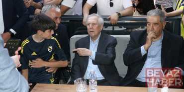 Fenerbahçe Kulübü Başkan Adayı Aziz Yıldırım, taraftarlarla bir araya geldi