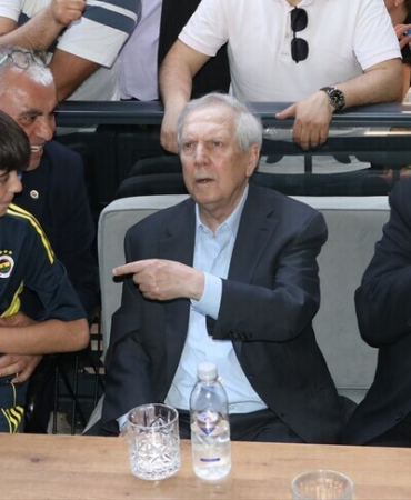 Fenerbahçe Kulübü Başkan Adayı Aziz Yıldırım, taraftarlarla bir araya geldi